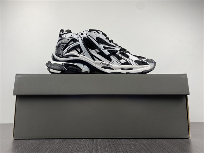 BLCG Runner White Black White  677403 W3RB2 9010