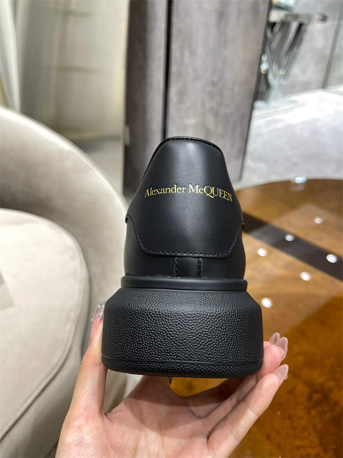 ale*d*r M*Q*en oversized