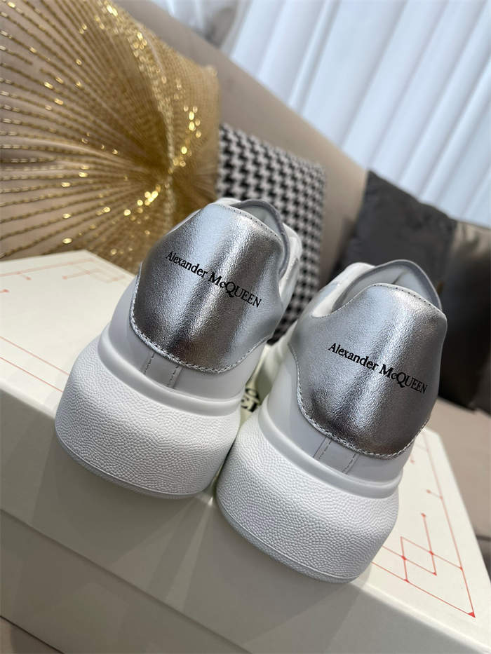 ale*d*r M*Q*en oversized