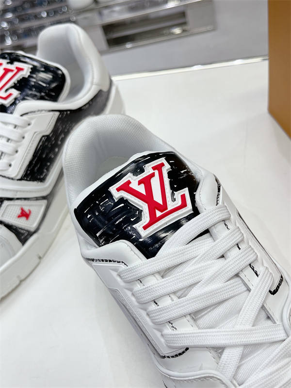 LV028