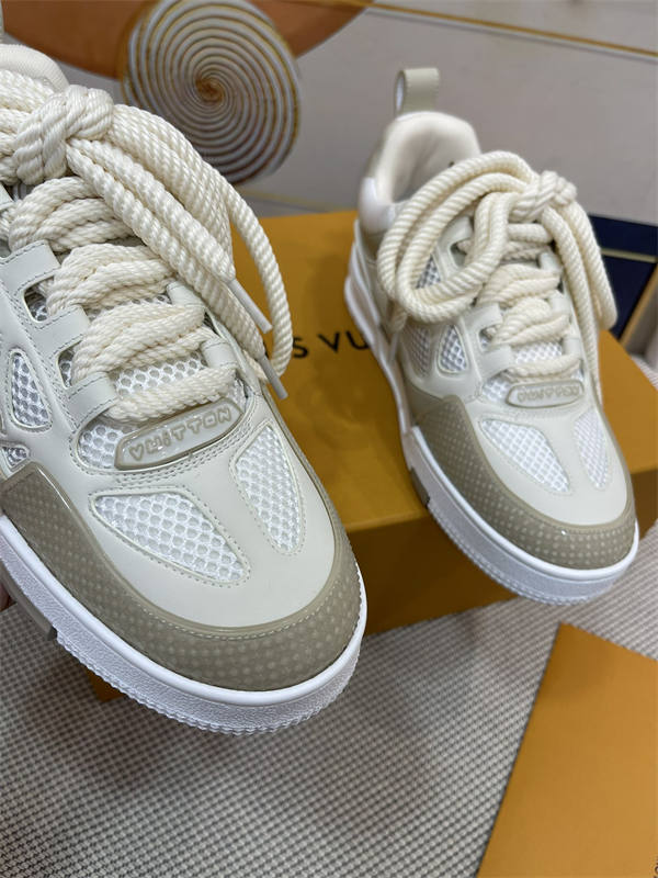 LV042