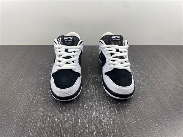 TIGHTBOOTH x Nike SB Dunk Low