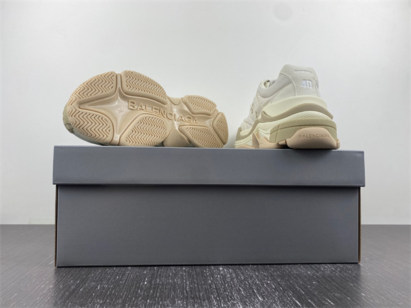 BLCG TRIPLE S 710156 W3CU2 9798