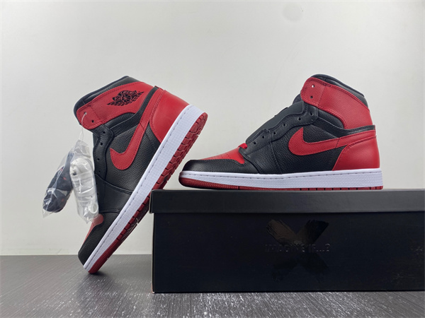 Jordan1 Retro Banned 432001-001