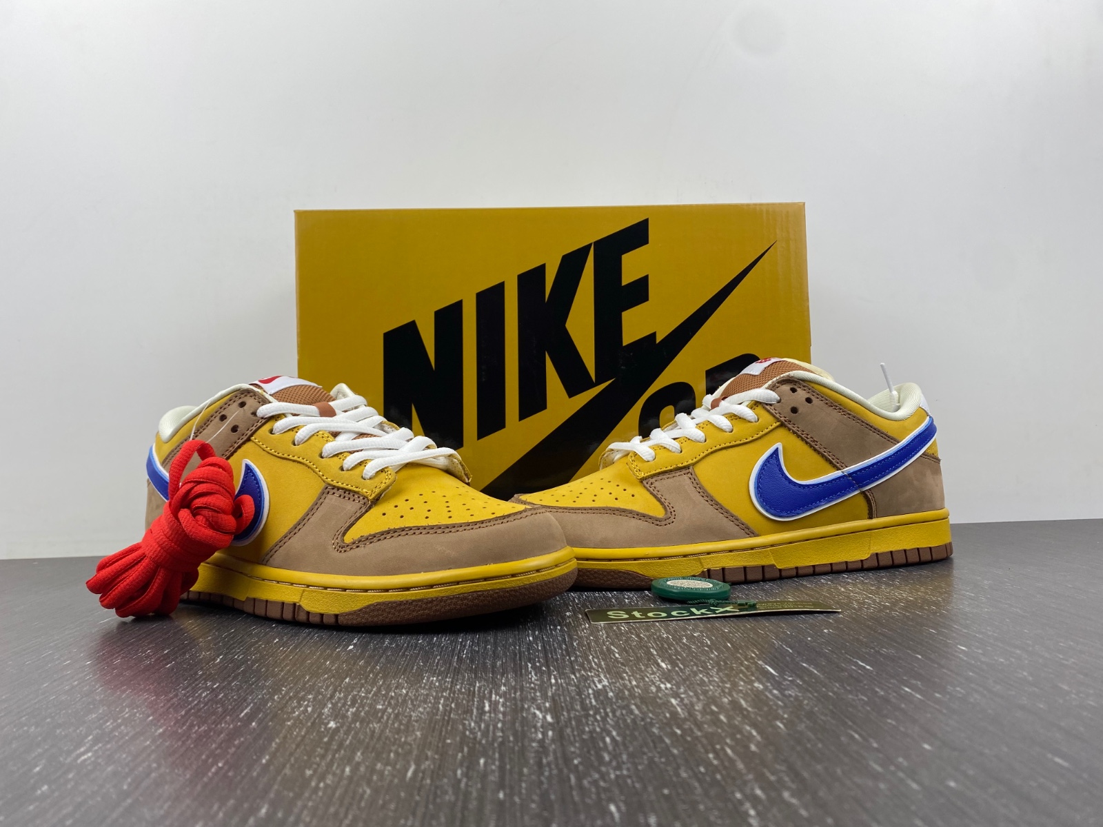 Nike SB Dunk Low Newcastle Brown Ale 313170-741