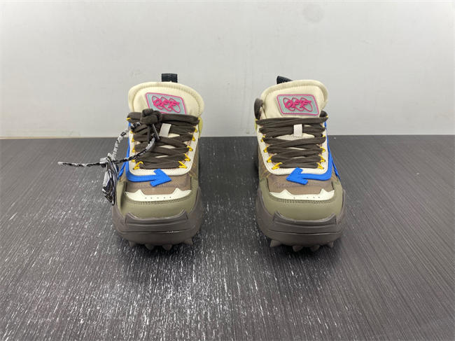 Off-White c/o Virgil Abloh