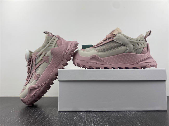 Off-White c/o Virgil Abloh