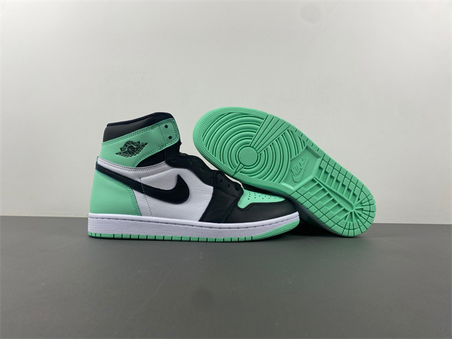 Air Jordan 1 High OG “Green Glow”  DZ5485-130