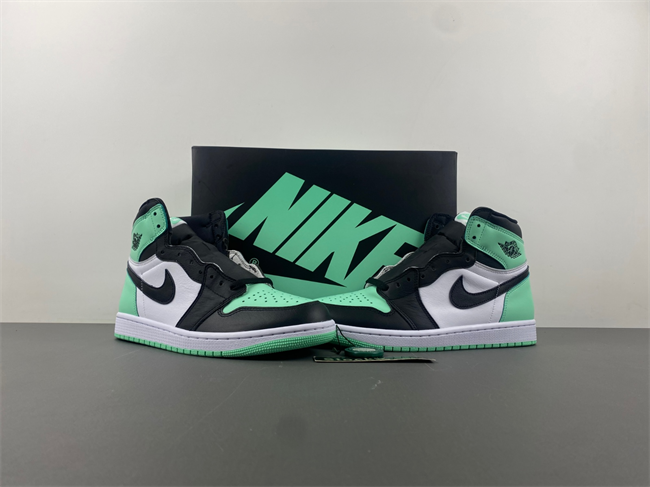 Air Jordan 1 High OG “Green Glow”  DZ5485-130