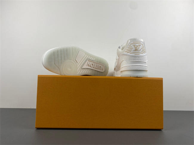 l**is V*t*n lv trainer