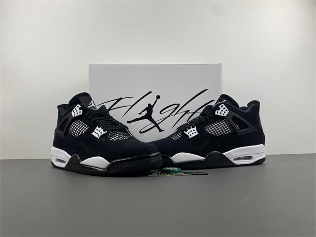 AIR JORDAN 4 RETRO
