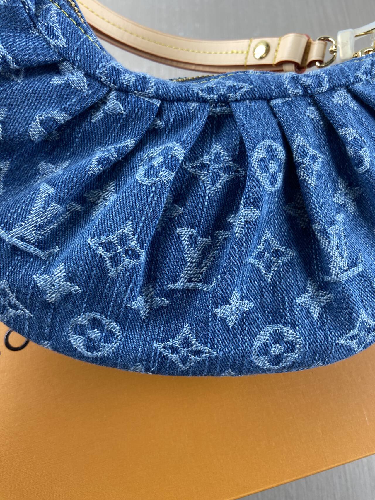LV BAG