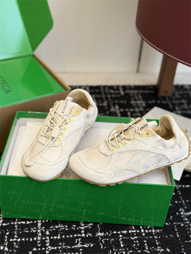 b0tt*ga Ven*ta sneaker