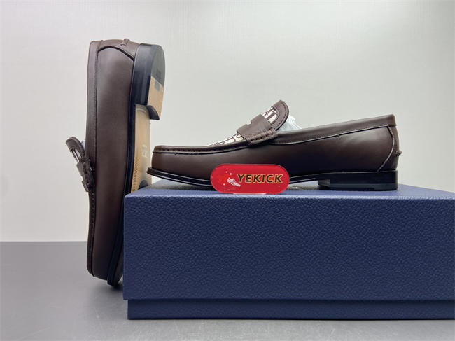 D10r loafer