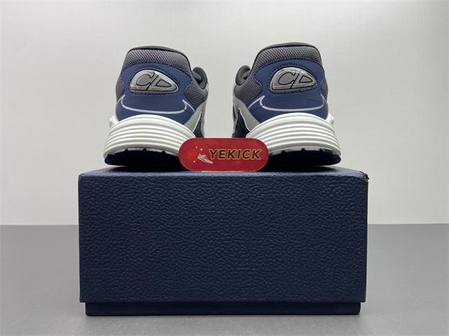 D10r b30 sneaker