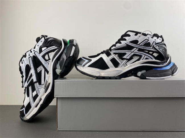 Ba1en*iaga runner led white black white