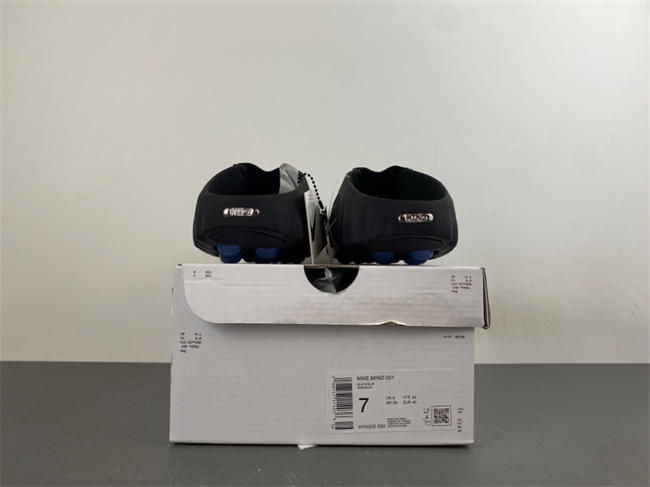 Nike Mind 001