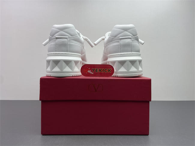 Va1e*ntin0 sneakers