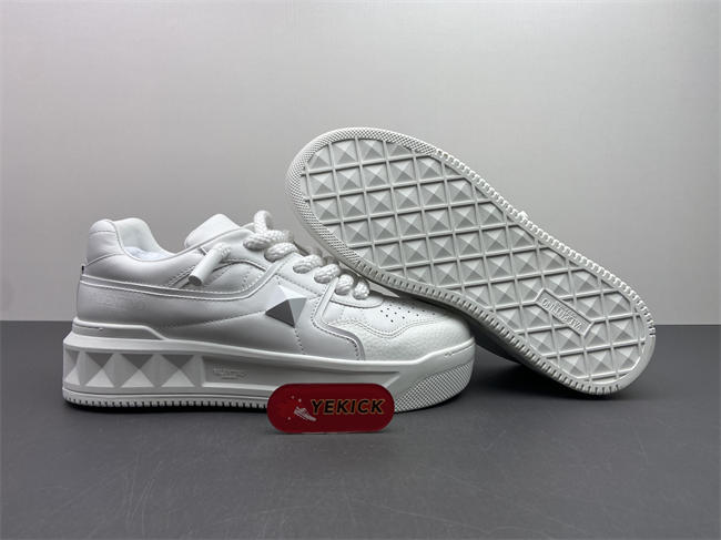 Va1e*ntin0 sneakers