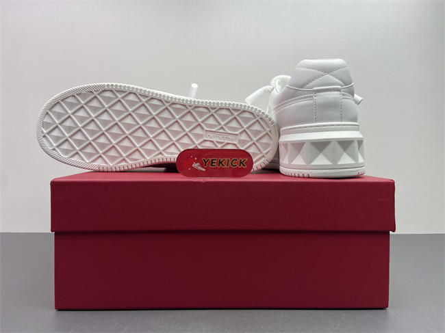 Va1e*ntin0 sneakers
