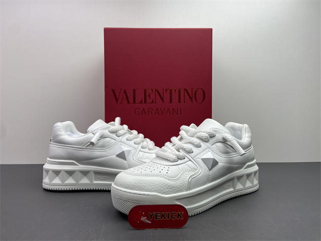 Va1e*ntin0 sneakers