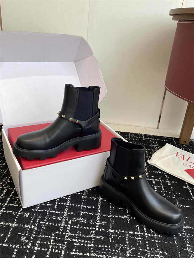 Va1e*ntin0 boots