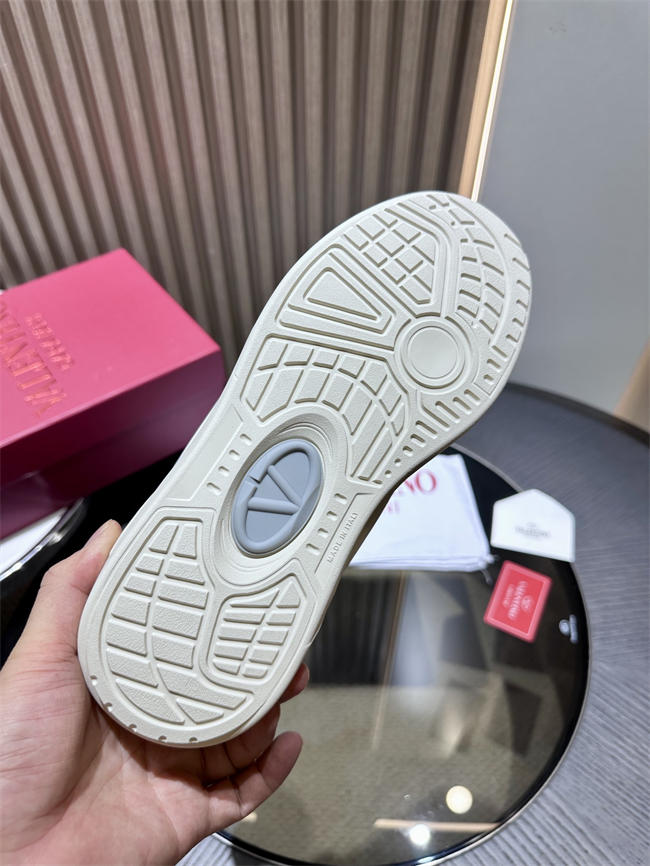 Va1e*ntin0 sneakers