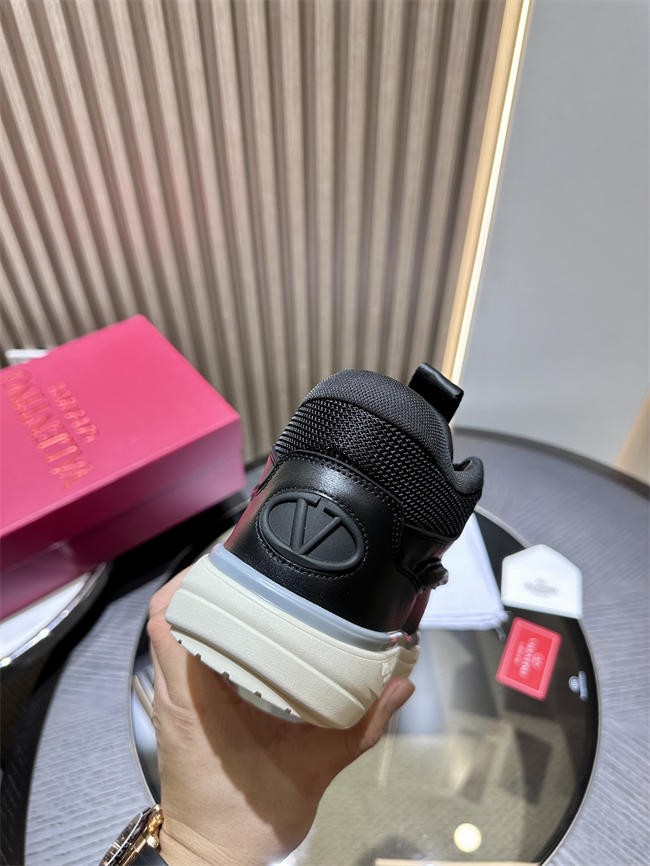 Va1e*ntin0 sneakers