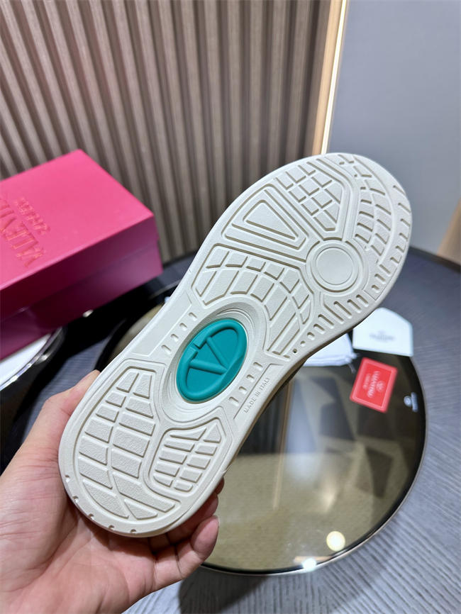 Va1e*ntin0 sneakers