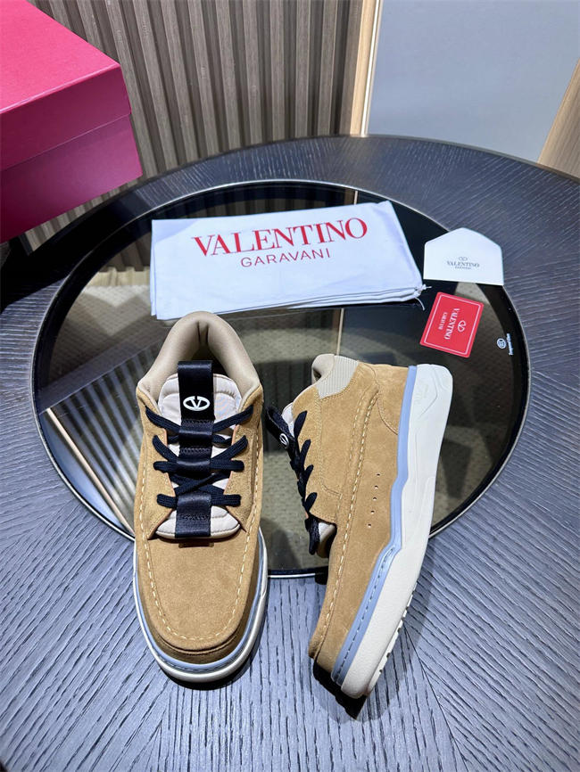 Va1e*ntin0 sneakers