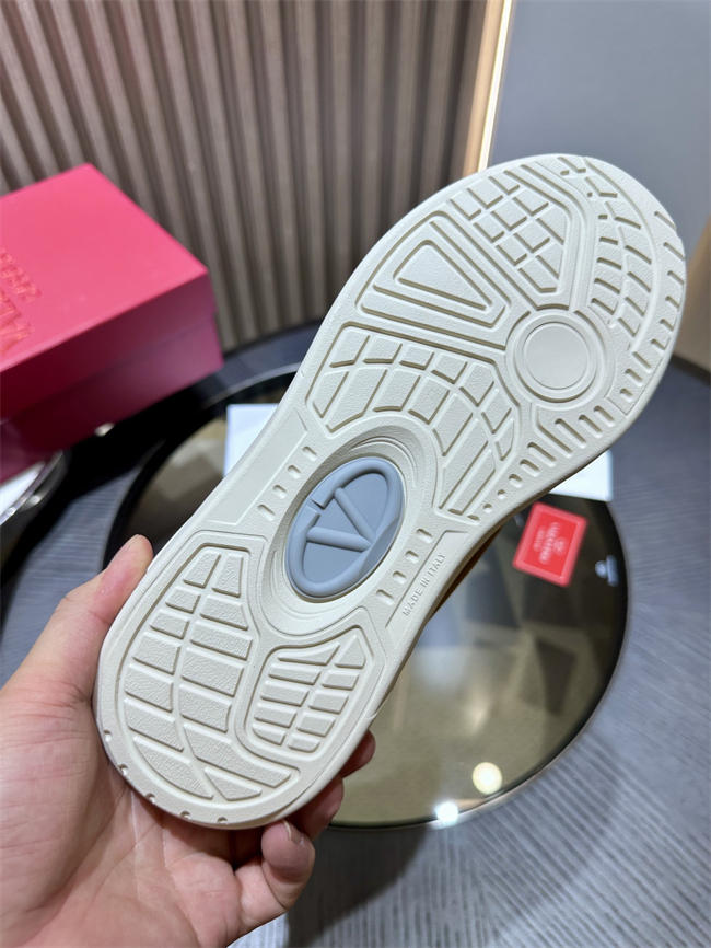 Va1e*ntin0 sneakers