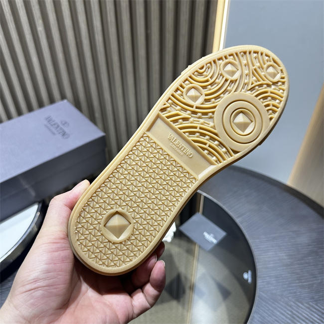 Va1e*ntin0 sneakers