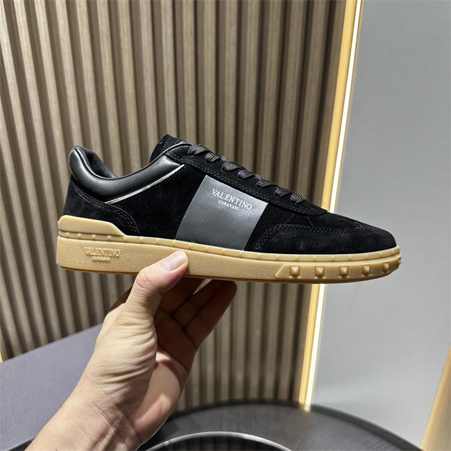 Va1e*ntin0 sneakers