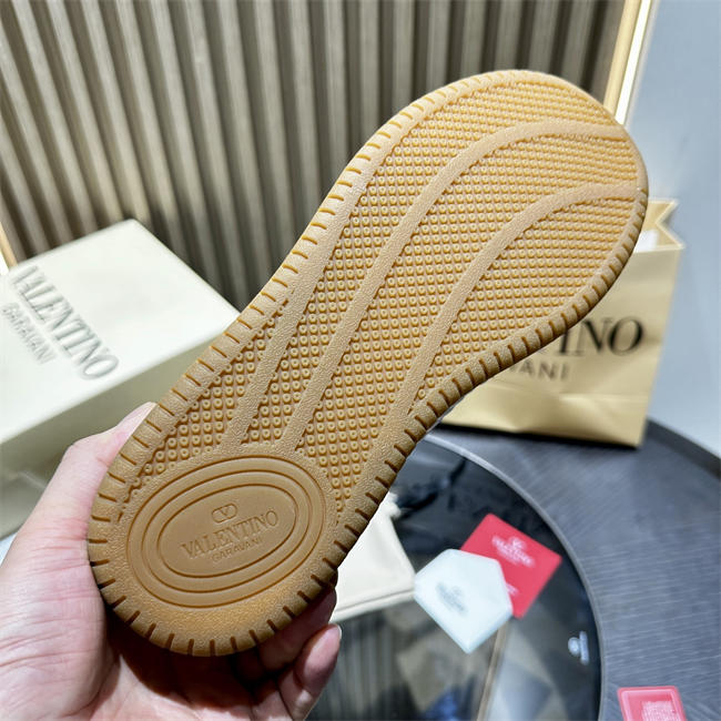 Va1e*ntin0 sneakers