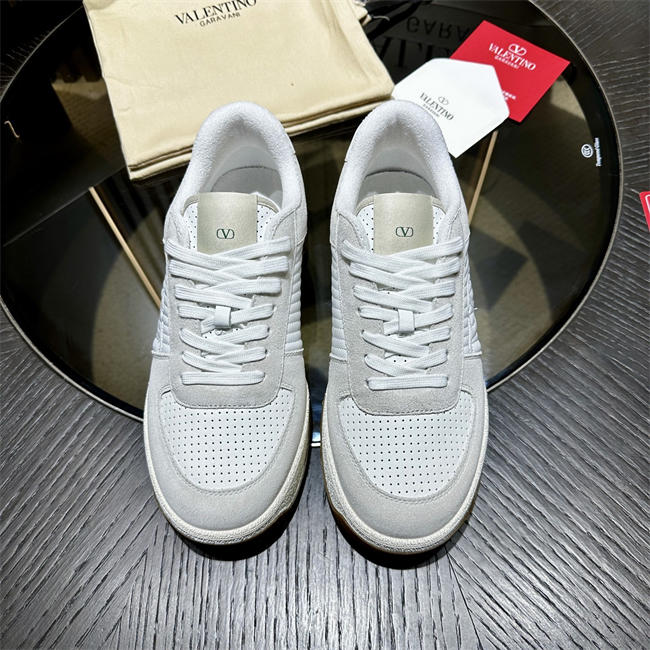 Va1e*ntin0 sneakers