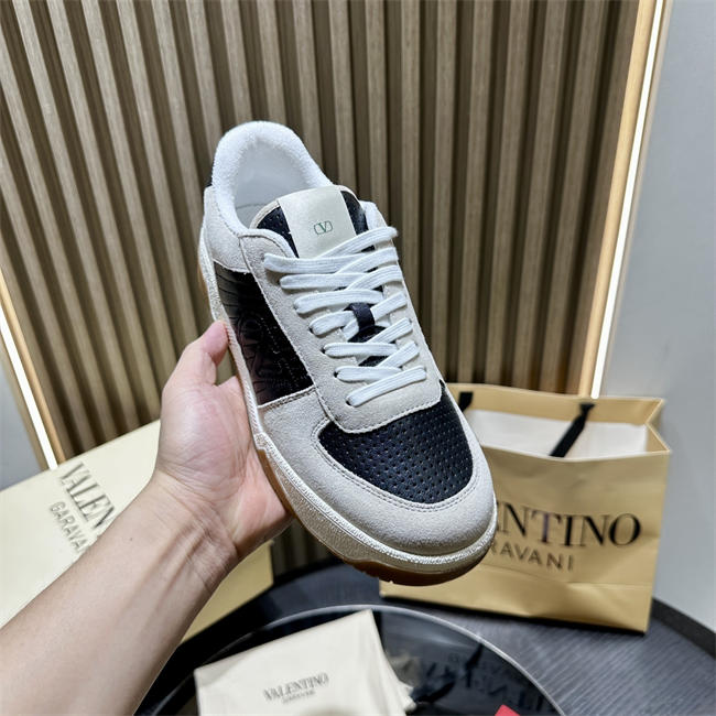 Va1e*ntin0 sneakers