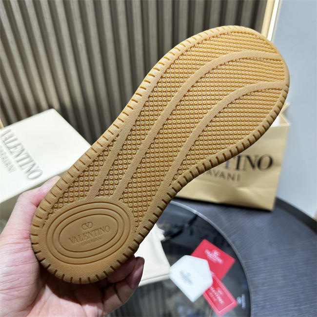Va1e*ntin0 sneakers