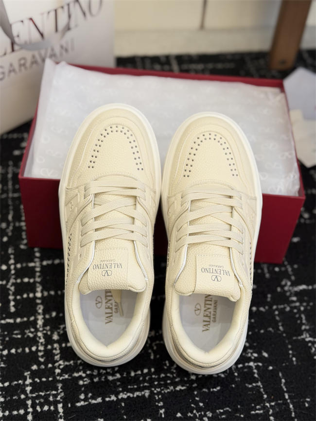 Va1e*ntin0 sneakers