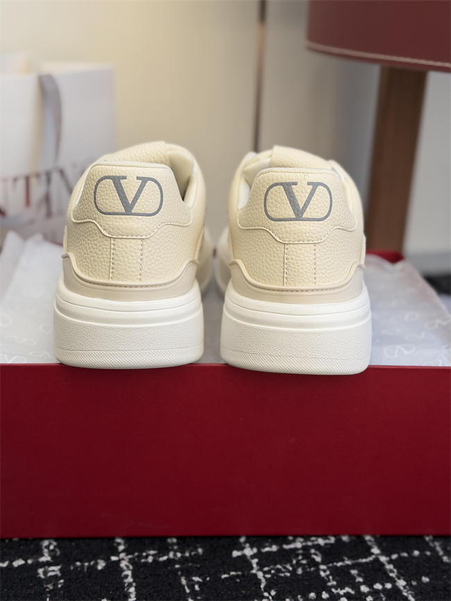 Va1e*ntin0 sneakers