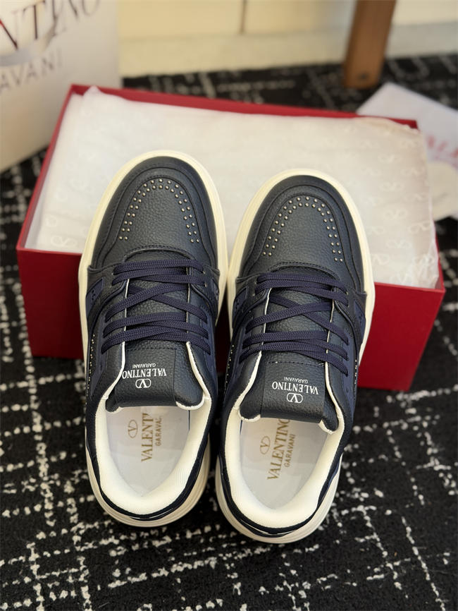 Va1e*ntin0 sneakers