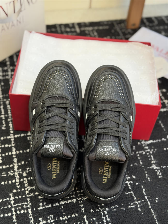 Va1e*ntin0 sneakers