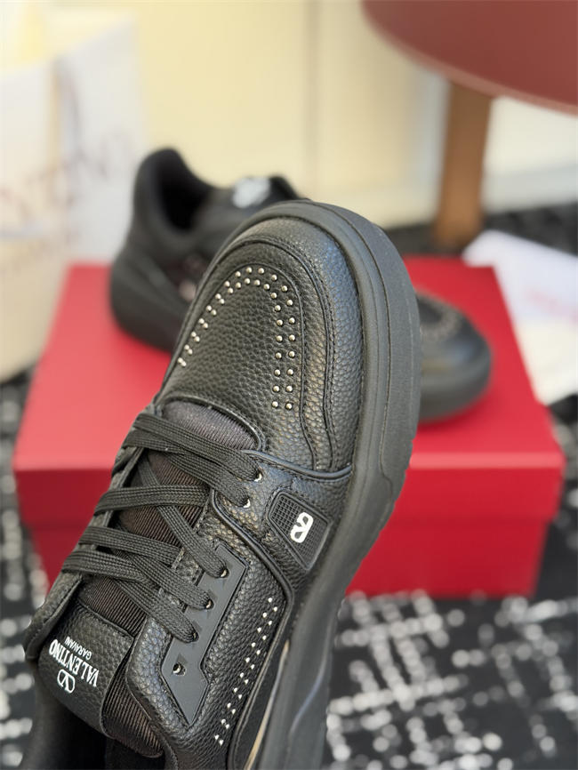 Va1e*ntin0 sneakers