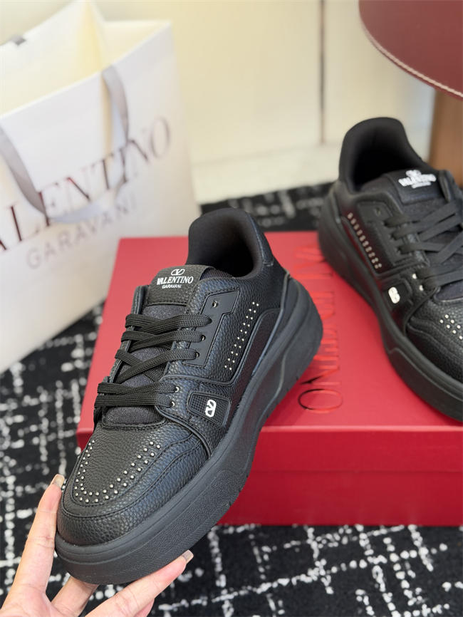 Va1e*ntin0 sneakers