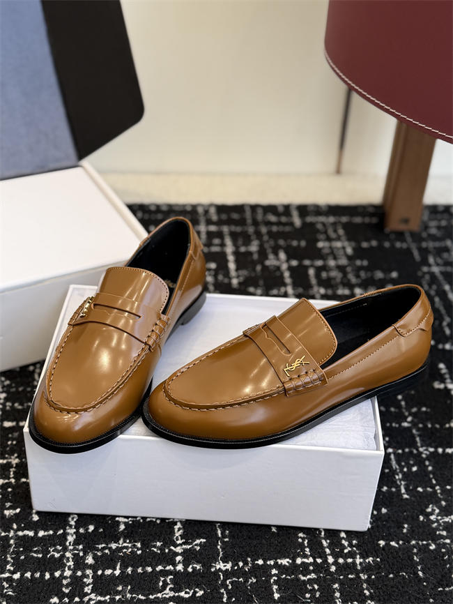 Y51 loafer