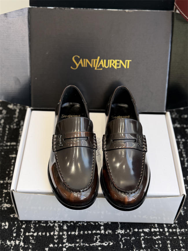 Y51 loafer