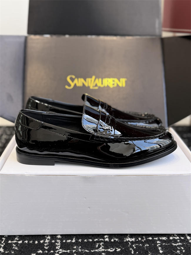 Y51 loafer