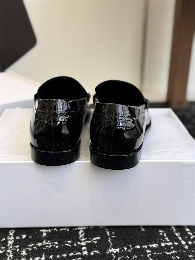 Y51 loafer