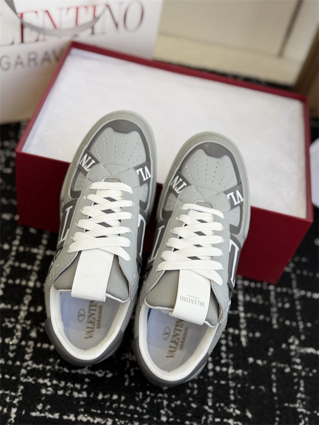 Va1e*ntin0 sneakers