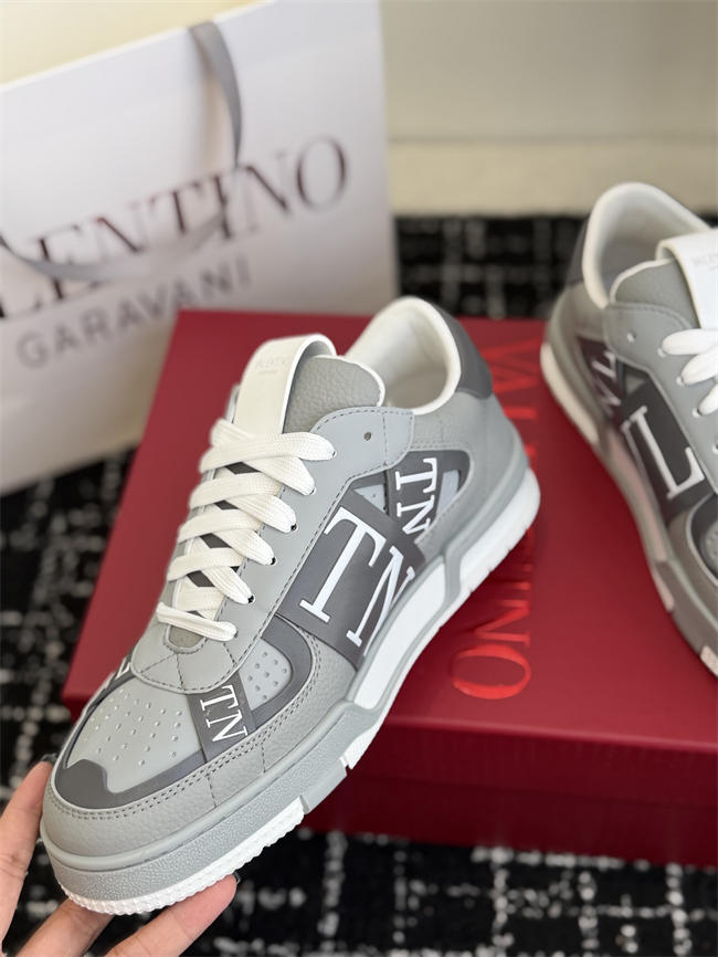 Va1e*ntin0 sneakers