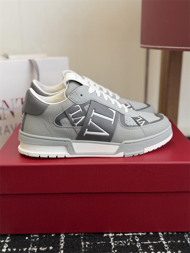 Va1e*ntin0 sneakers